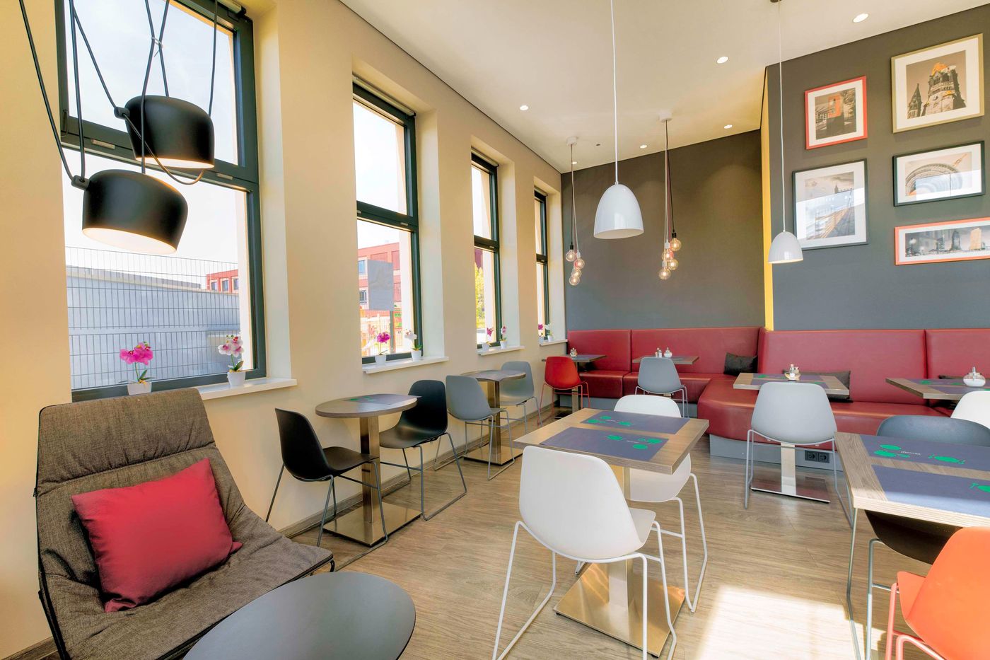 Campanile-Berlin-Brandenburg-Airport-Bar-3