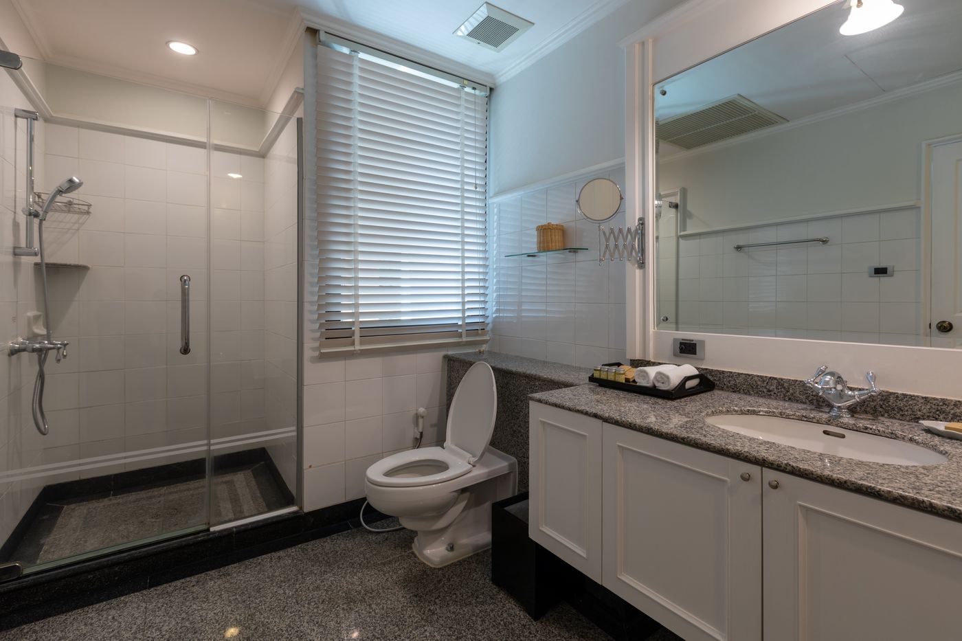 Cape-House-Langsuan-Room-37