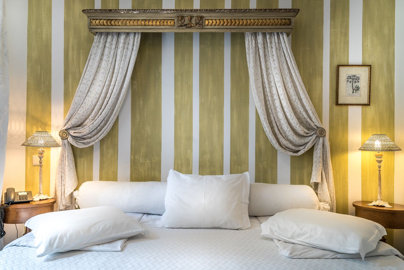 Lawrence-s-Hotel-Room-18