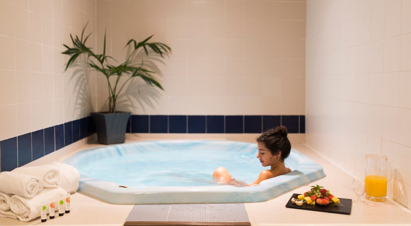 Azuline-Hotel-Bergantin-Sports-and-Entertainment-69