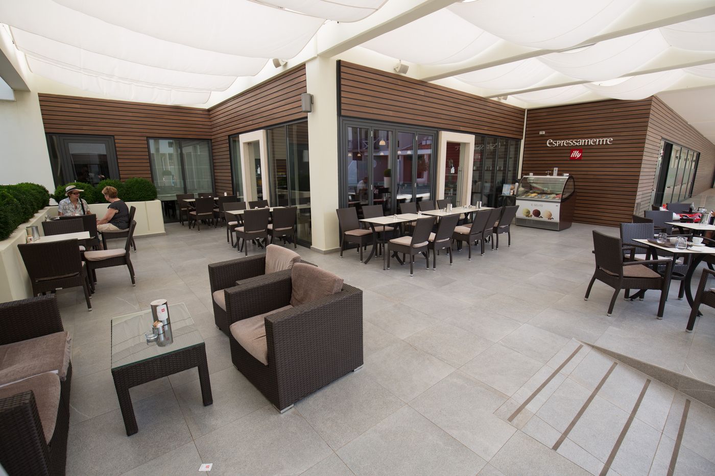 Park-Plaza-Verudela-Resort-Bar-43