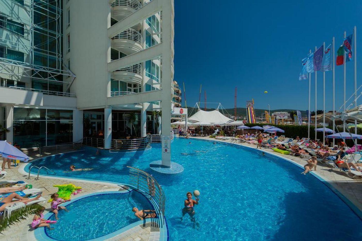 Grand-Victoria-Pool-3