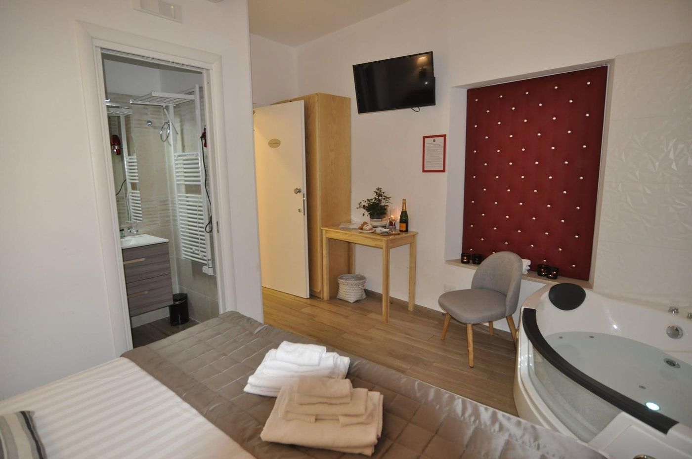 Flatinrome-Trastevere-Deluxe-Rooms-Room-31
