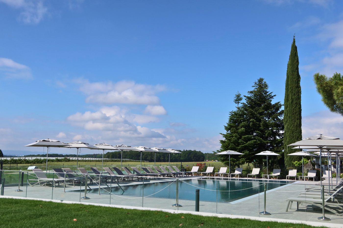 Hotel-Everness--Signature-Collection-Pool-34