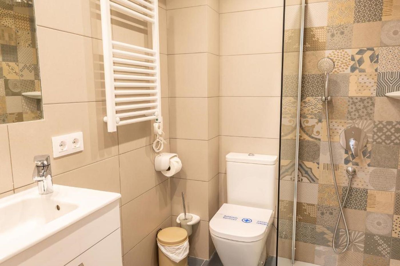 Hamilton-Court-Room-41