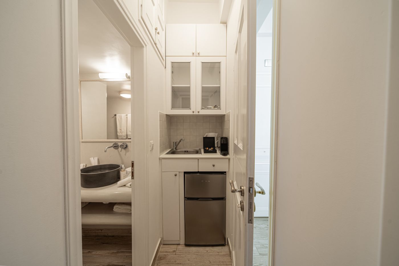 Aqua-Luxury-Suites-Room-48