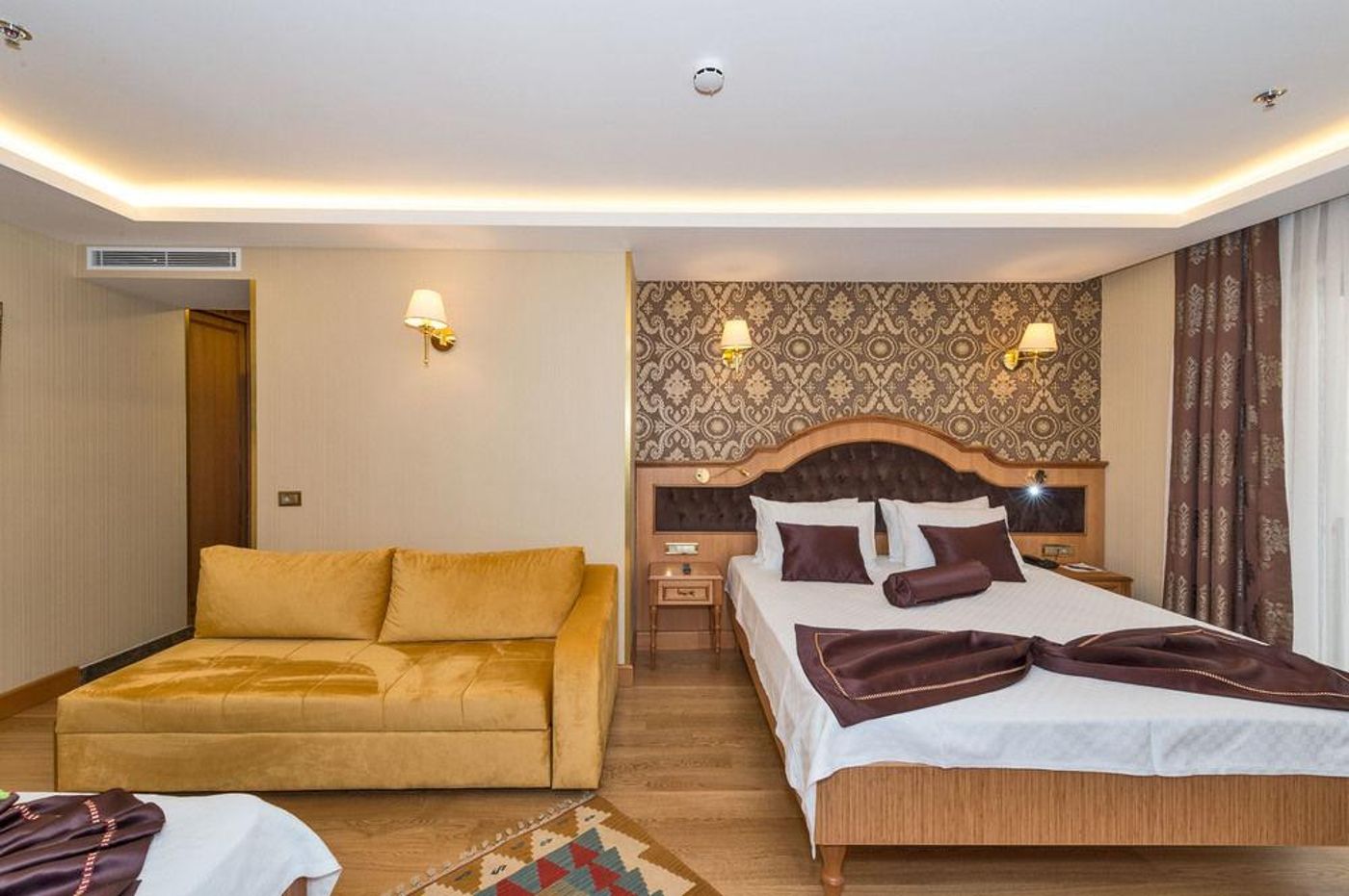 Aprilis-Gold-Hotel-Room-37