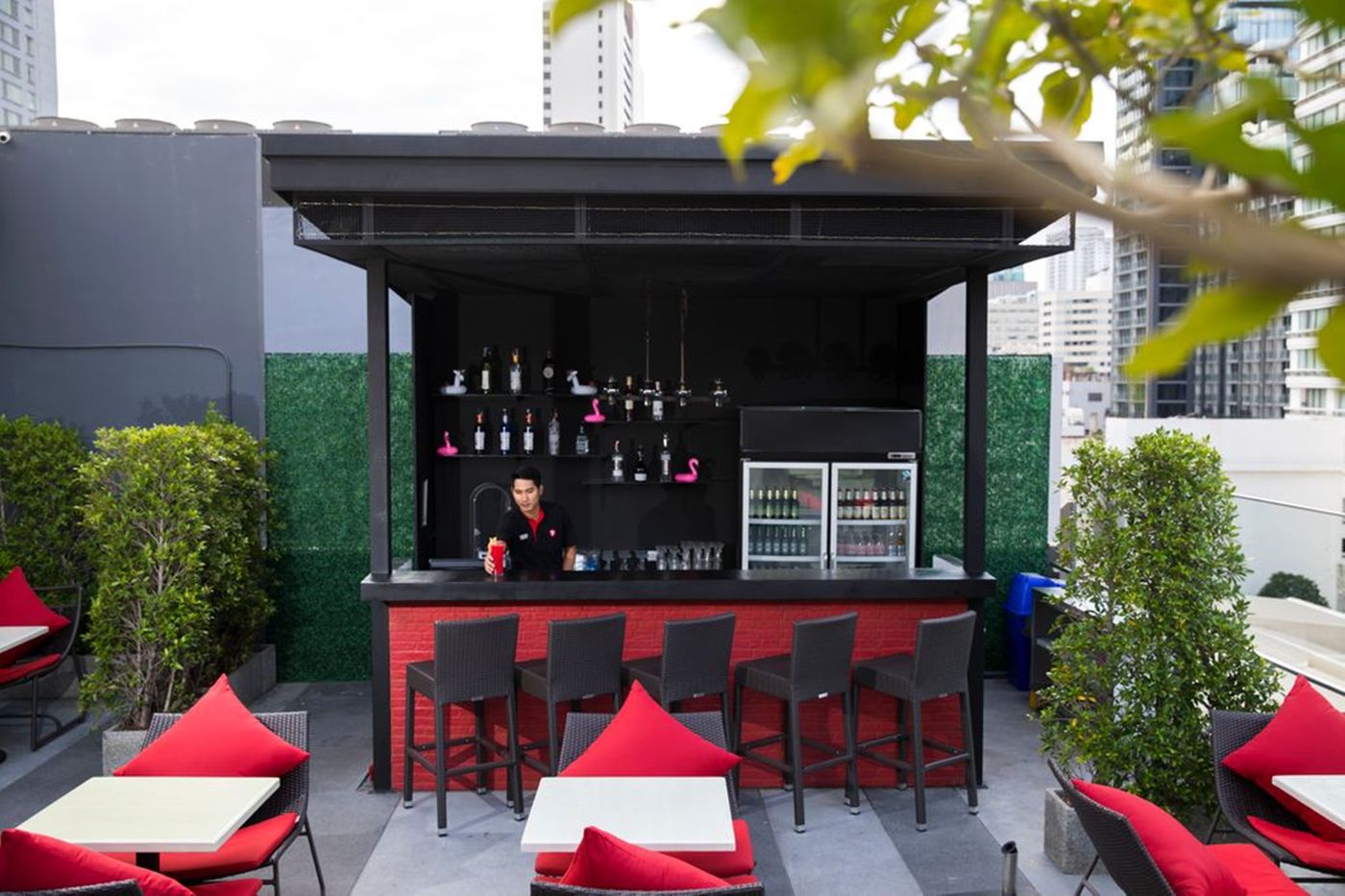 Travelodge-Sukhumvit-11-Bar-54