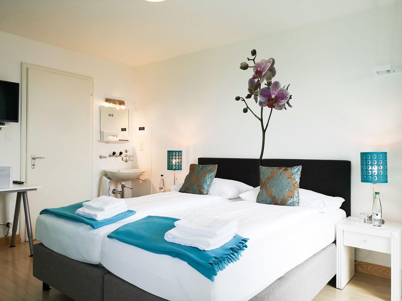 Hotel Sonnenberg-Switzerland-KRIENS-Room-9