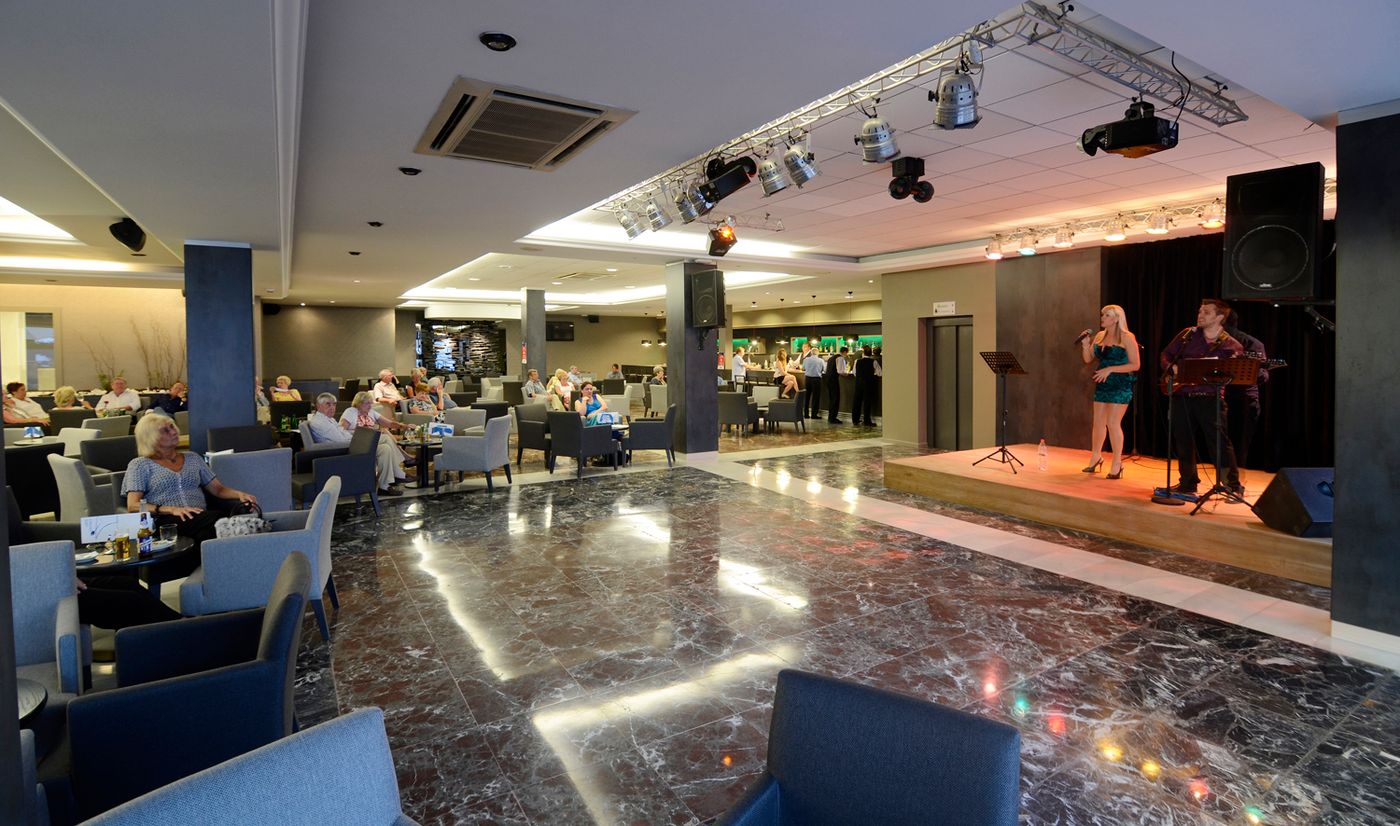 Medplaya-Riviera---Adults-Recommended-Bar-39