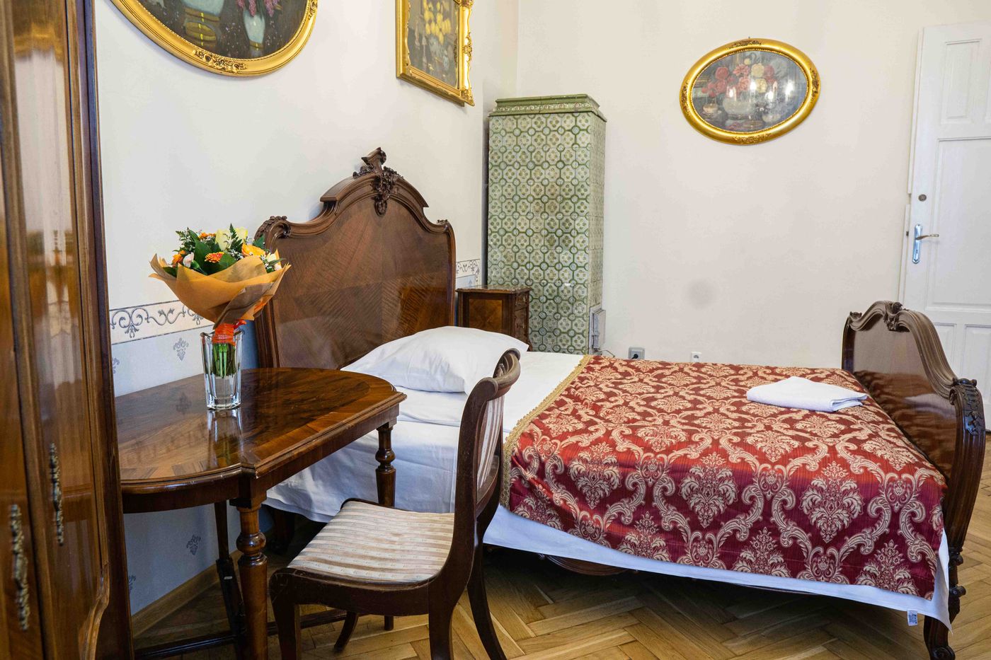 Metropolitan-Apartments-Room-3