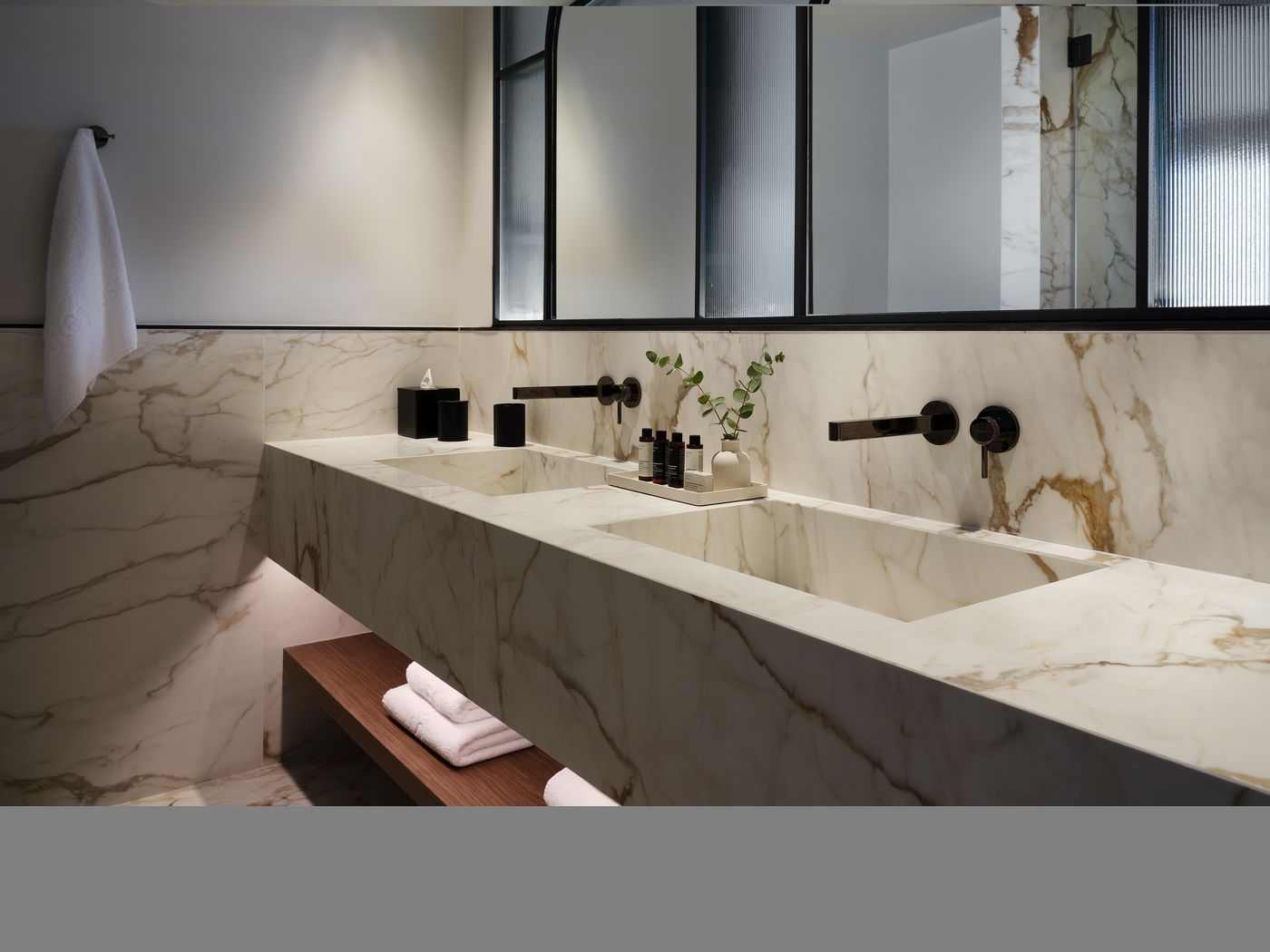 Eagles-Palace-Room-85