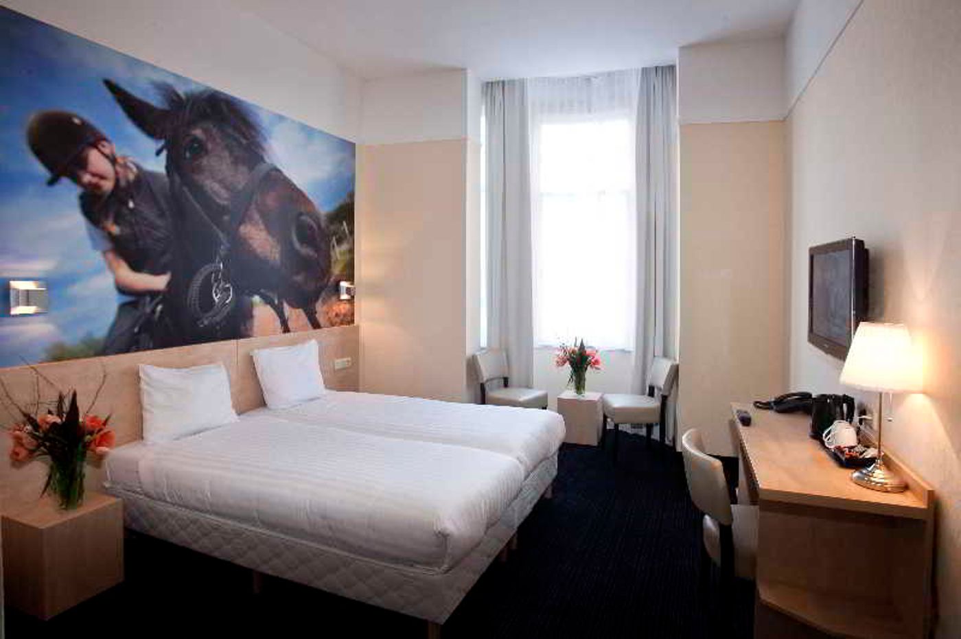 Iron Horse-Netherlands-Amsterdam-Room-9