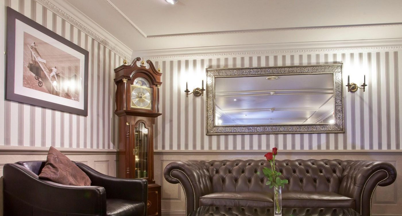 Cobo-Bay-Hotel-Bar-10