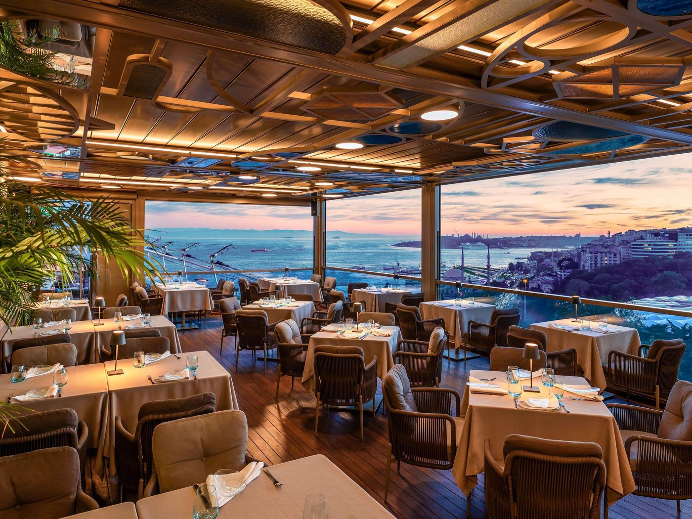 Swissotel-The-Bosphorus-Istanbul-Restaurant-16