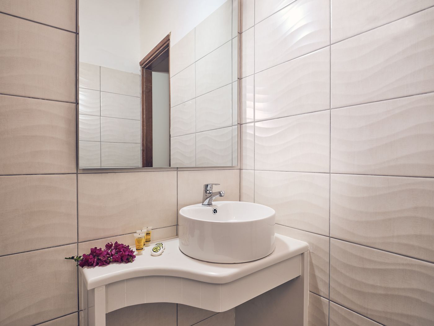 Savvas-De-Mar-Room-27