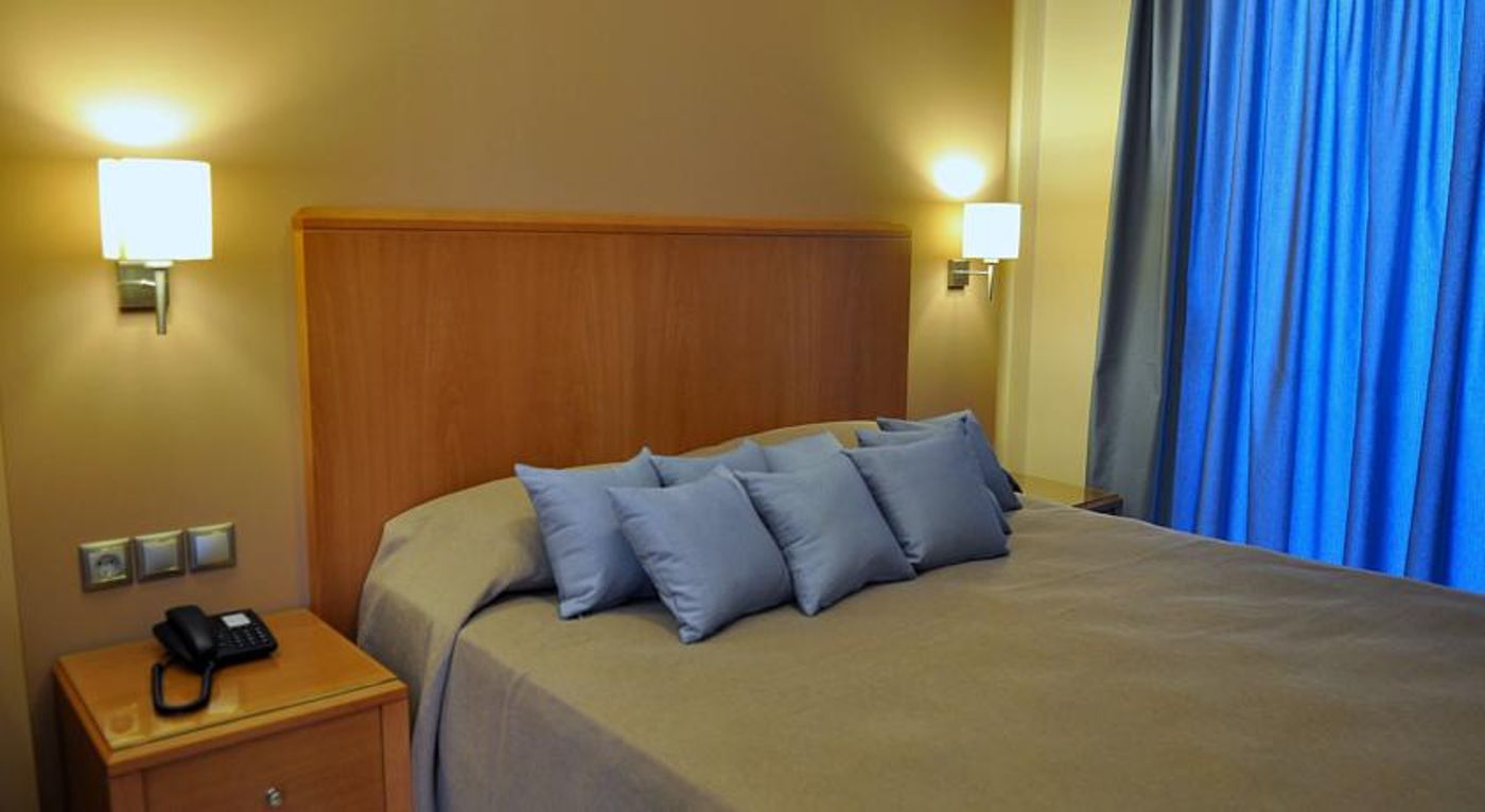 Sandy's Studios & Log Villas