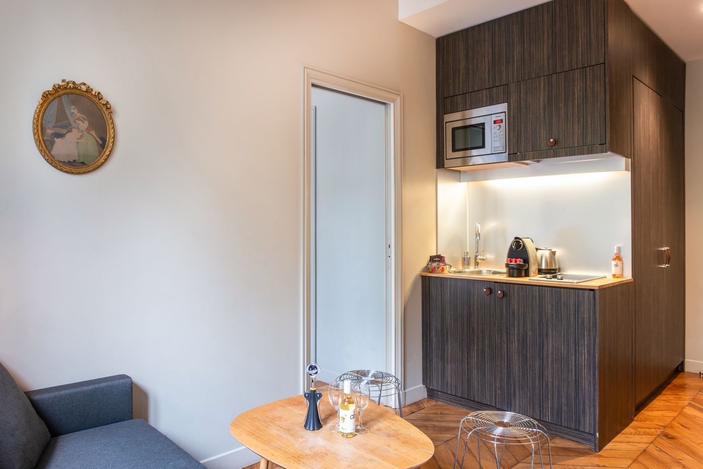 Suites-and-Hotel-Helzear-Champs-Elysees-Room-9