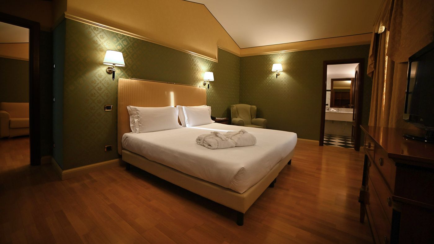 Best-Western-Grand-Htl-Guinigi-Room-23