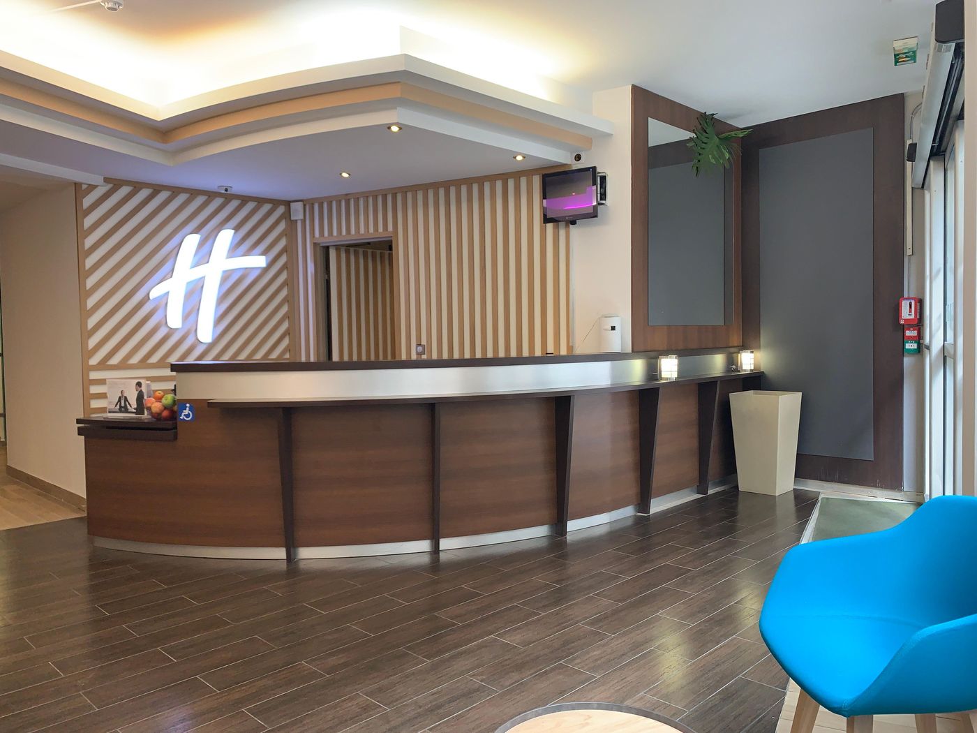 Holiday-Inn-Paris---Montmartre-General-view-2