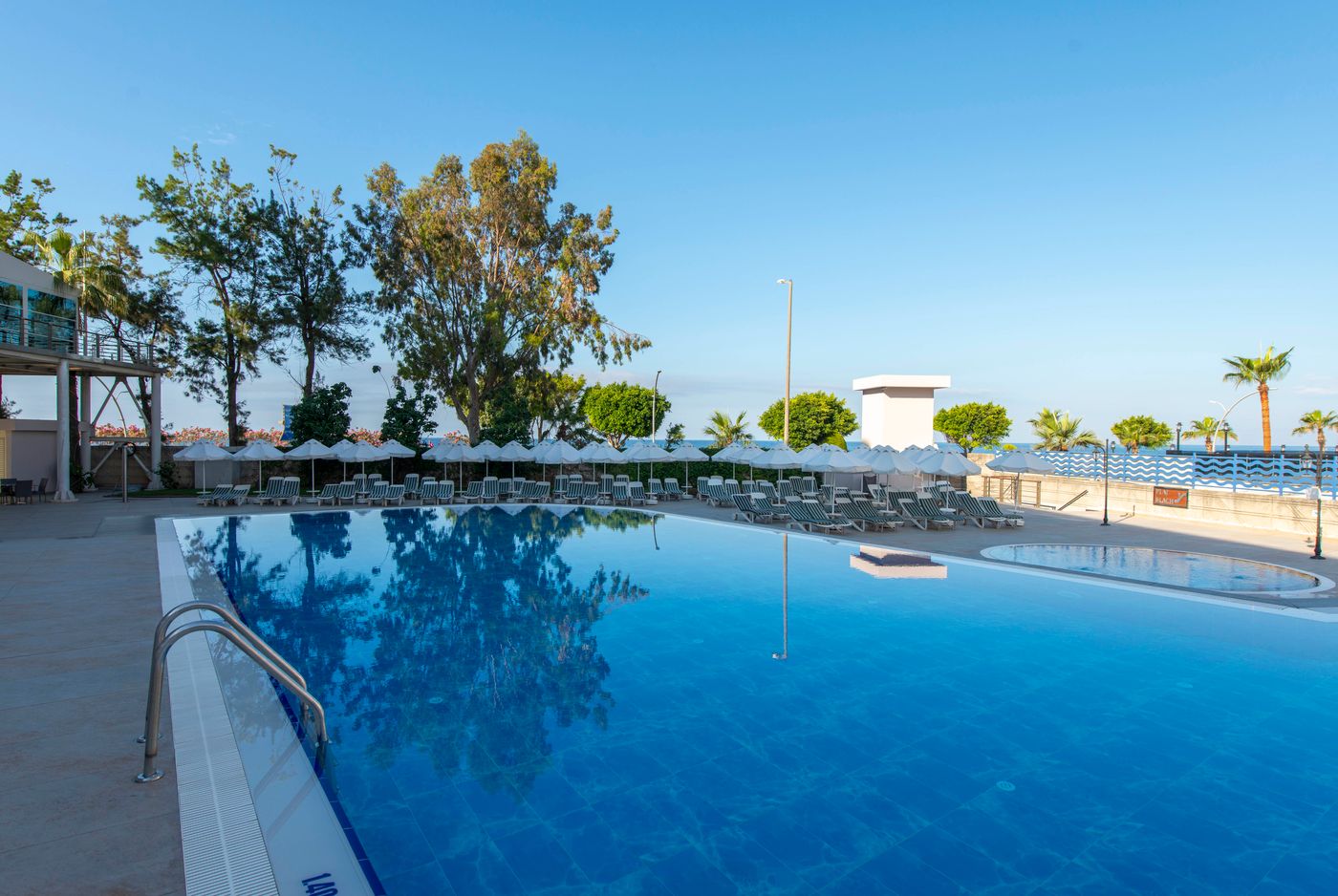 Grand-Kaptan-Hotel-Pool-6