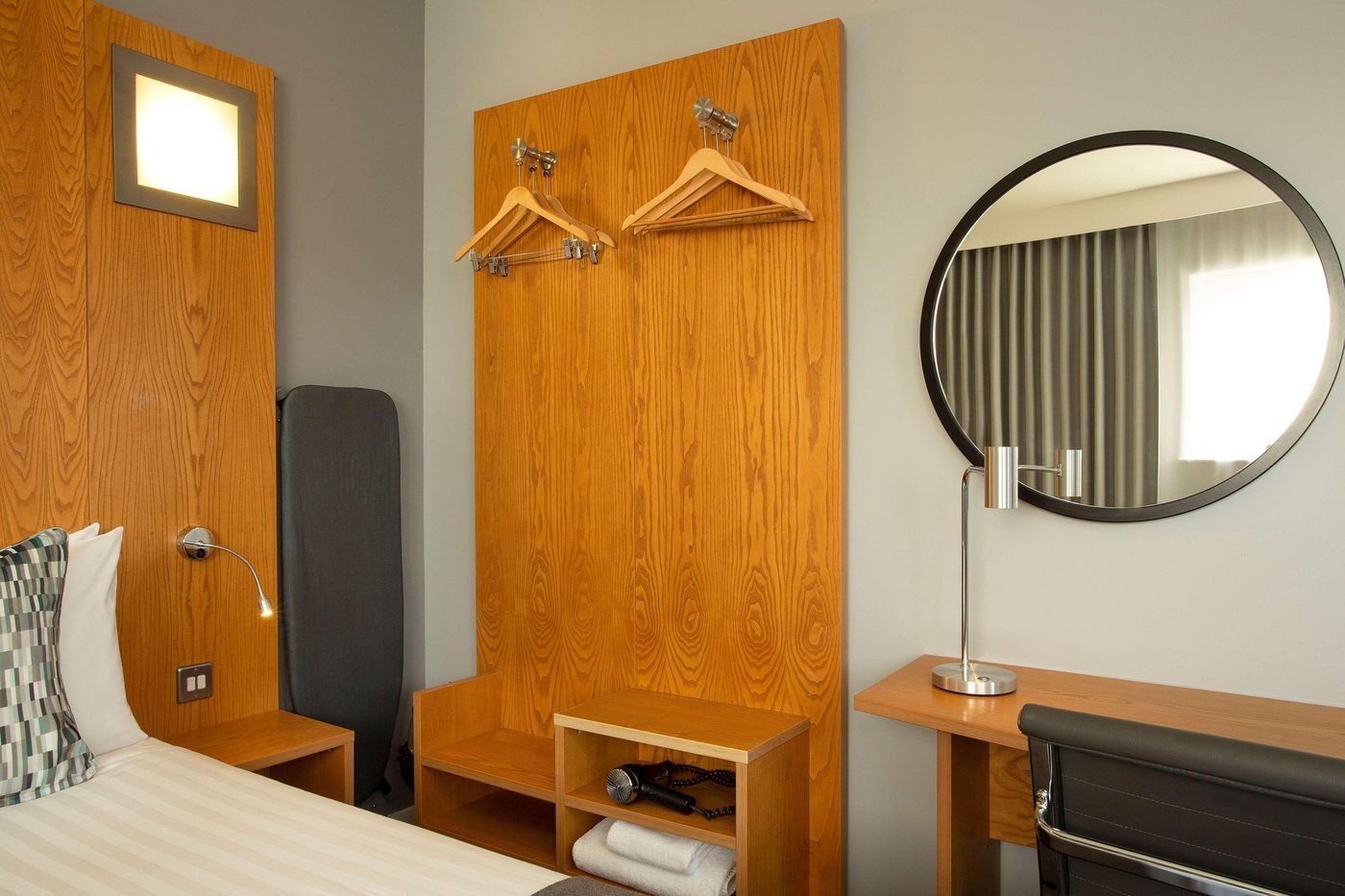 The Ramada by Wyndham Belfast - United Kingdom - BELFAST - Room - 8