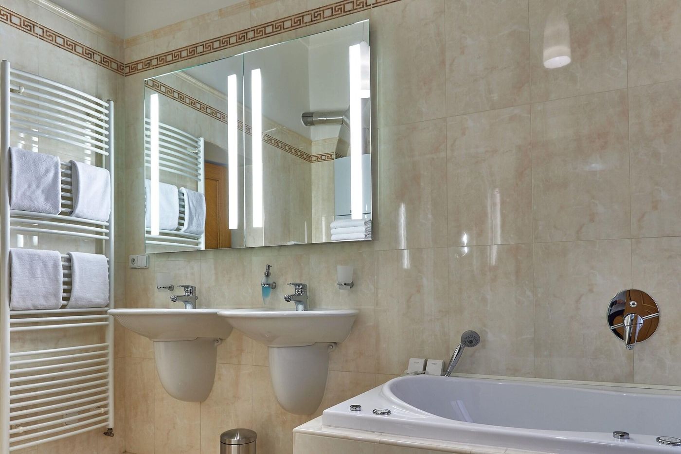 U-Tri-Pstrosu-Room-47