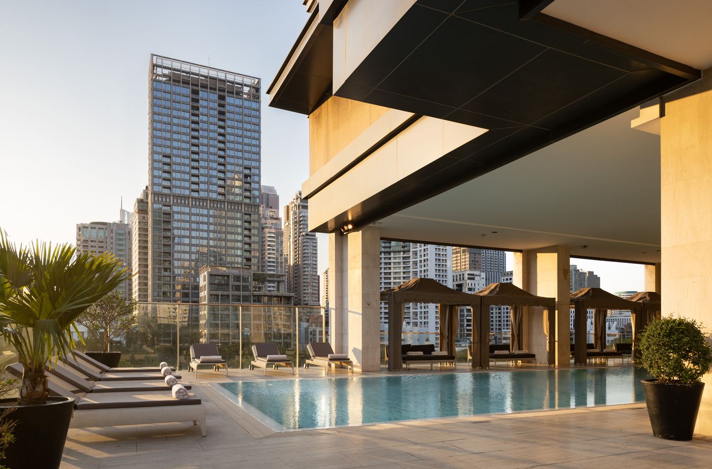 Oriental-Residence-Bangkok-Pool-3
