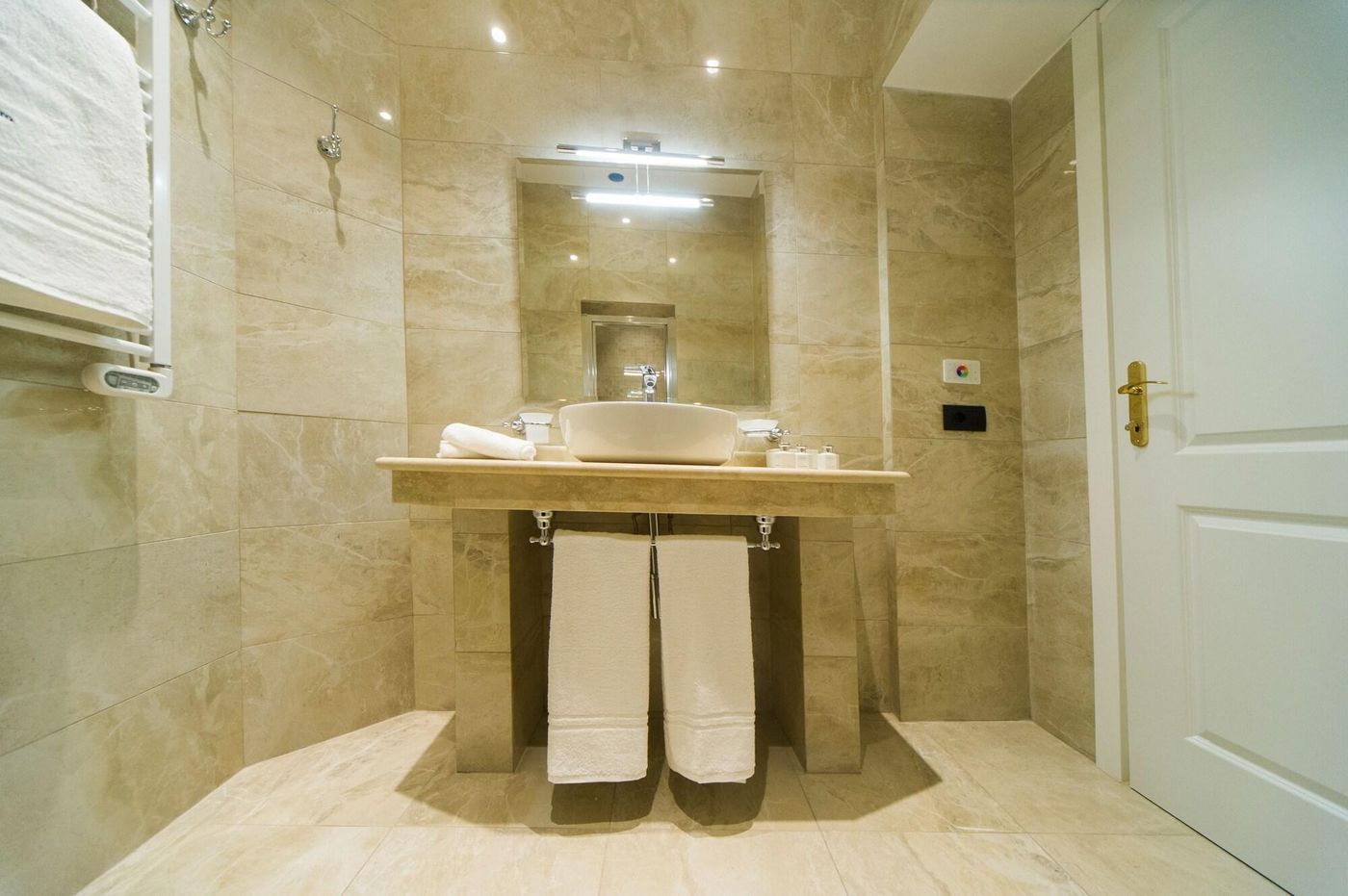 Via-Veneto-Suites-Room-49