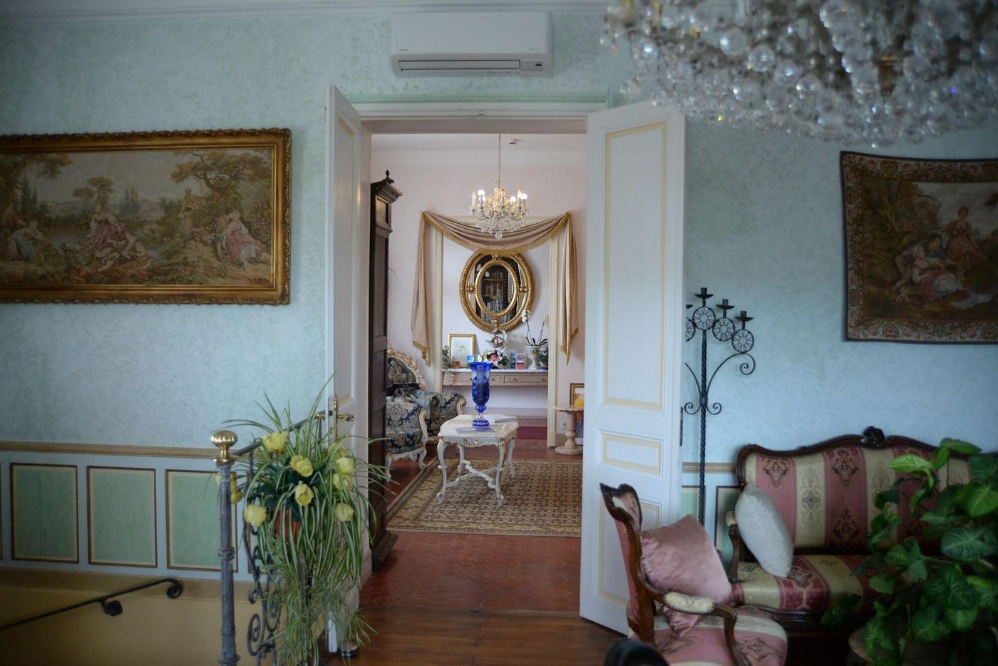 Chateau-de-Mei-Lese-Lobby-85