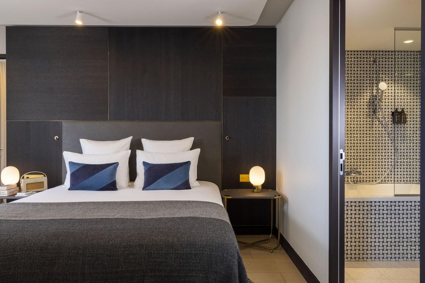 Quinzerie-Hotel---Tour-Eiffel-Room-29