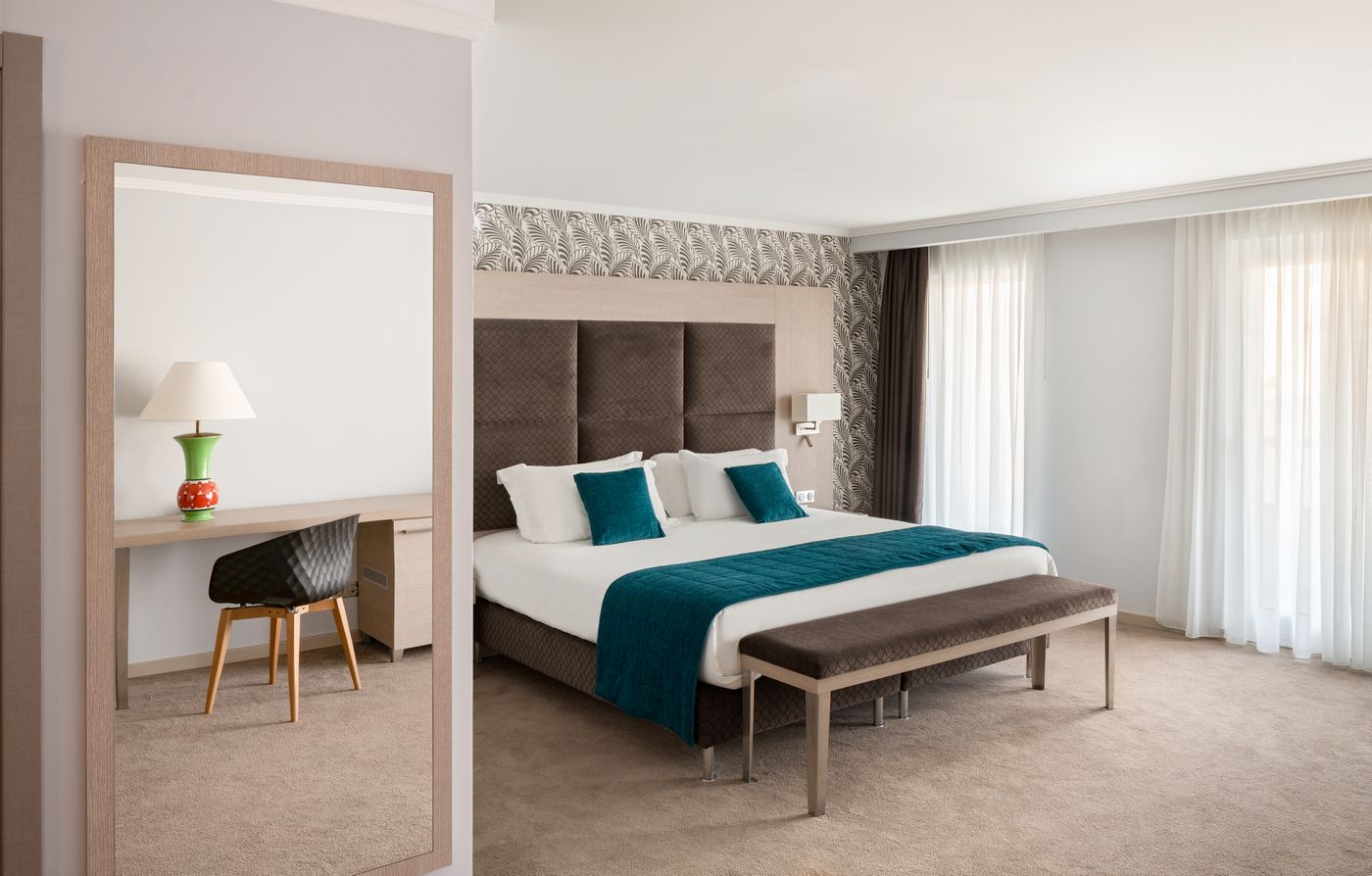 Juliana-Cannes-Room-5