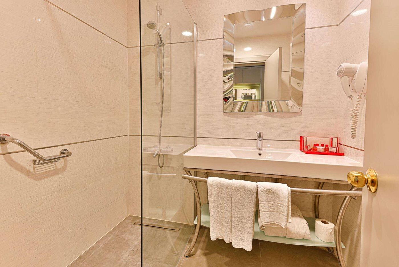 Ramada-Hotel---Suites-by--Istanbul-Atakoy-Room-31