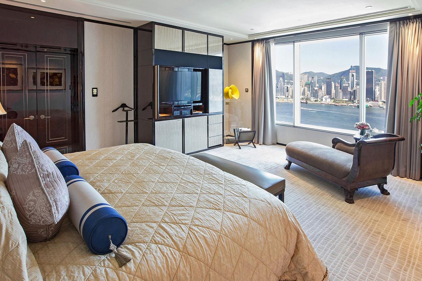 The-Peninsula-Hong-Kong-Room-6