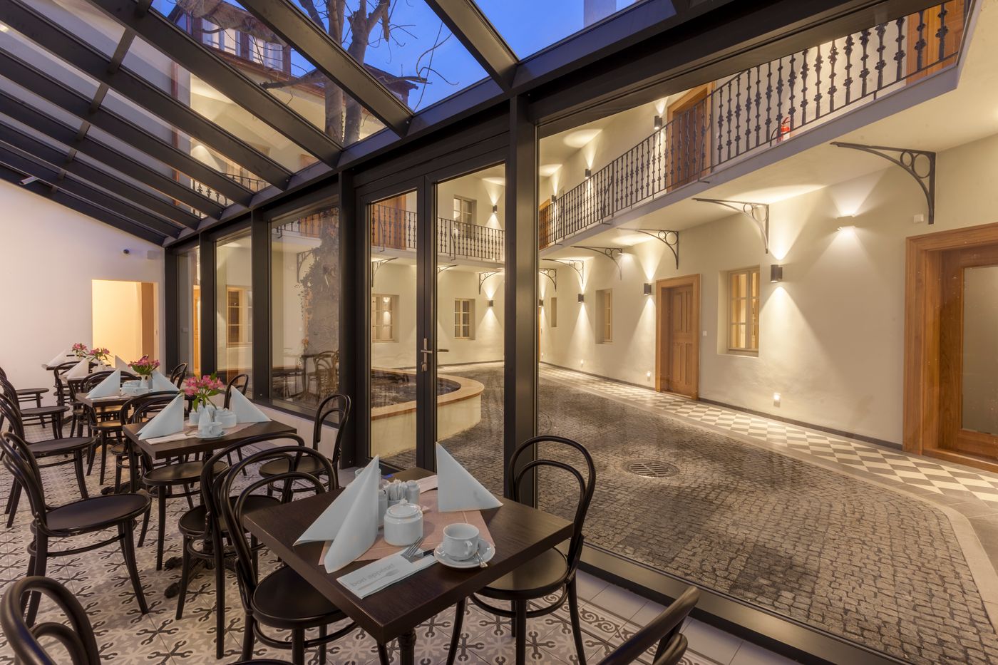 Hotel-at-The-White-Lily-Restaurant-2