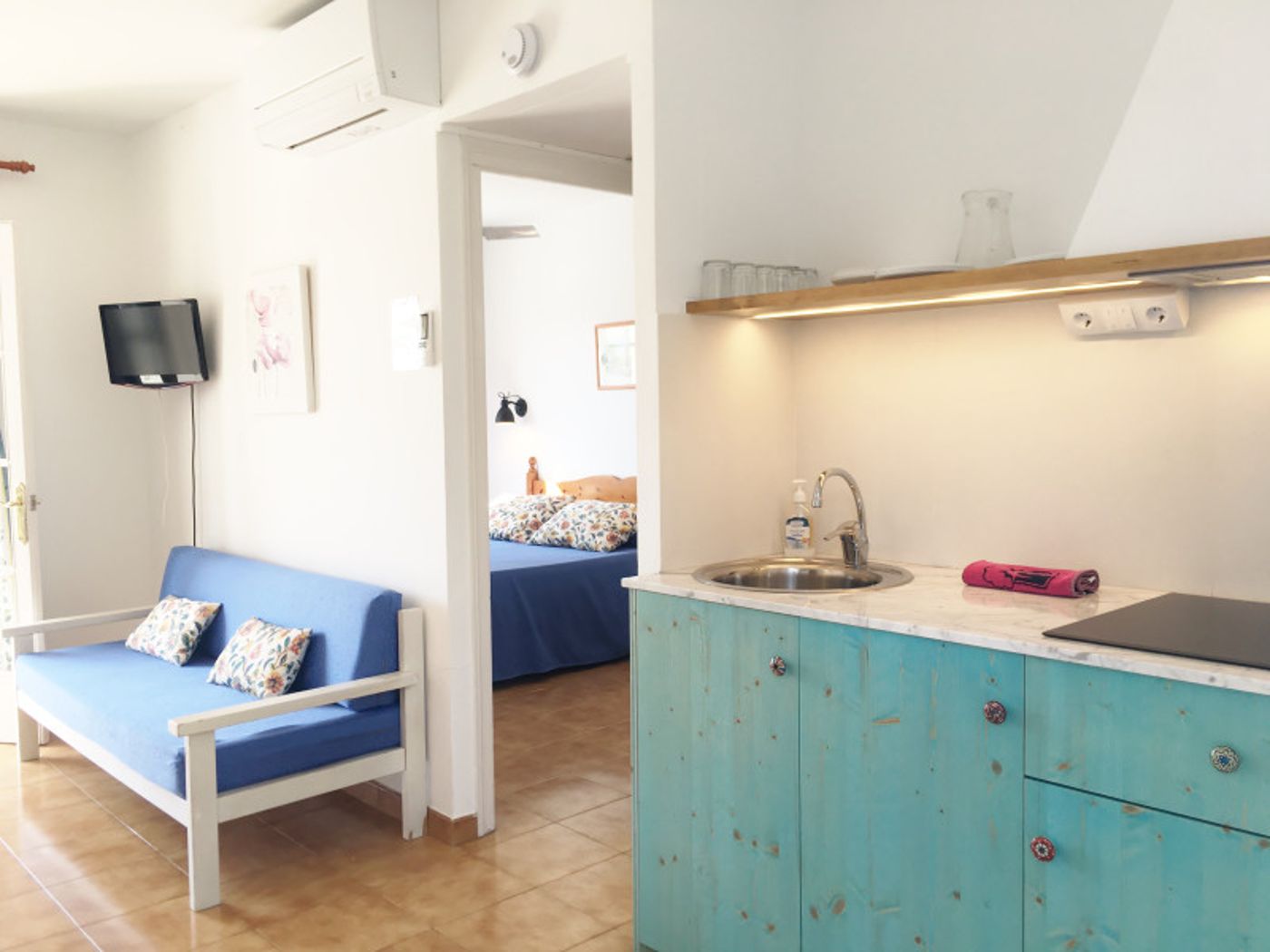 Nure-Cel-Blau-Room-44