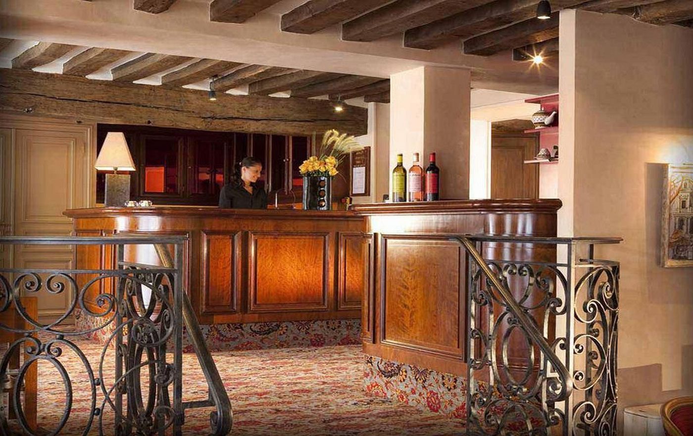 Hotel-Sevres-Saint-Germain-Lobby-11