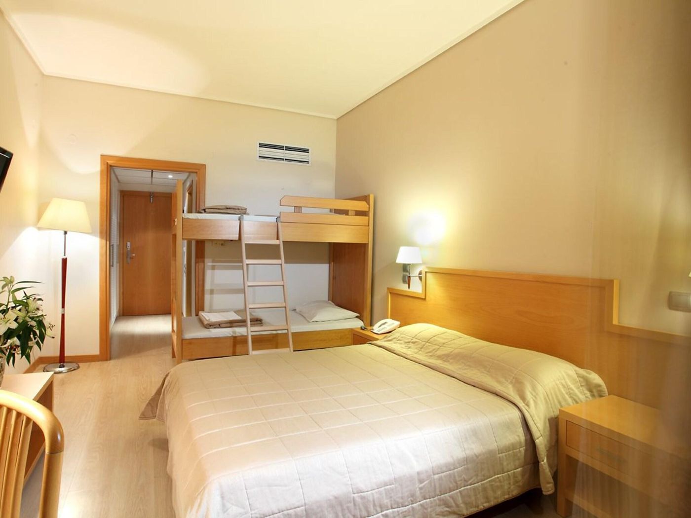 Messinian-Bay-Room-11