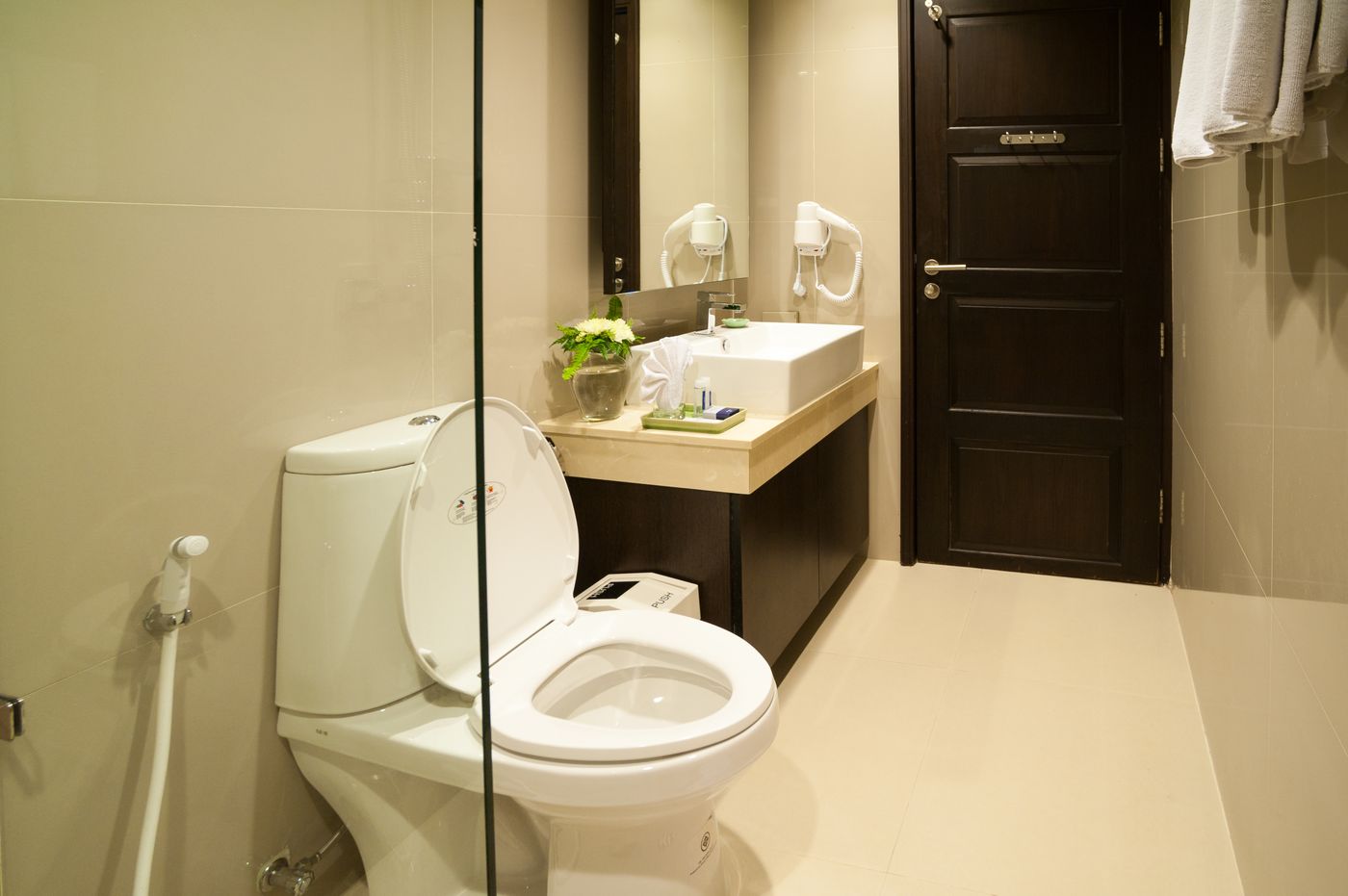 Aspen-Suites-Sukhumvit-2-Room-43