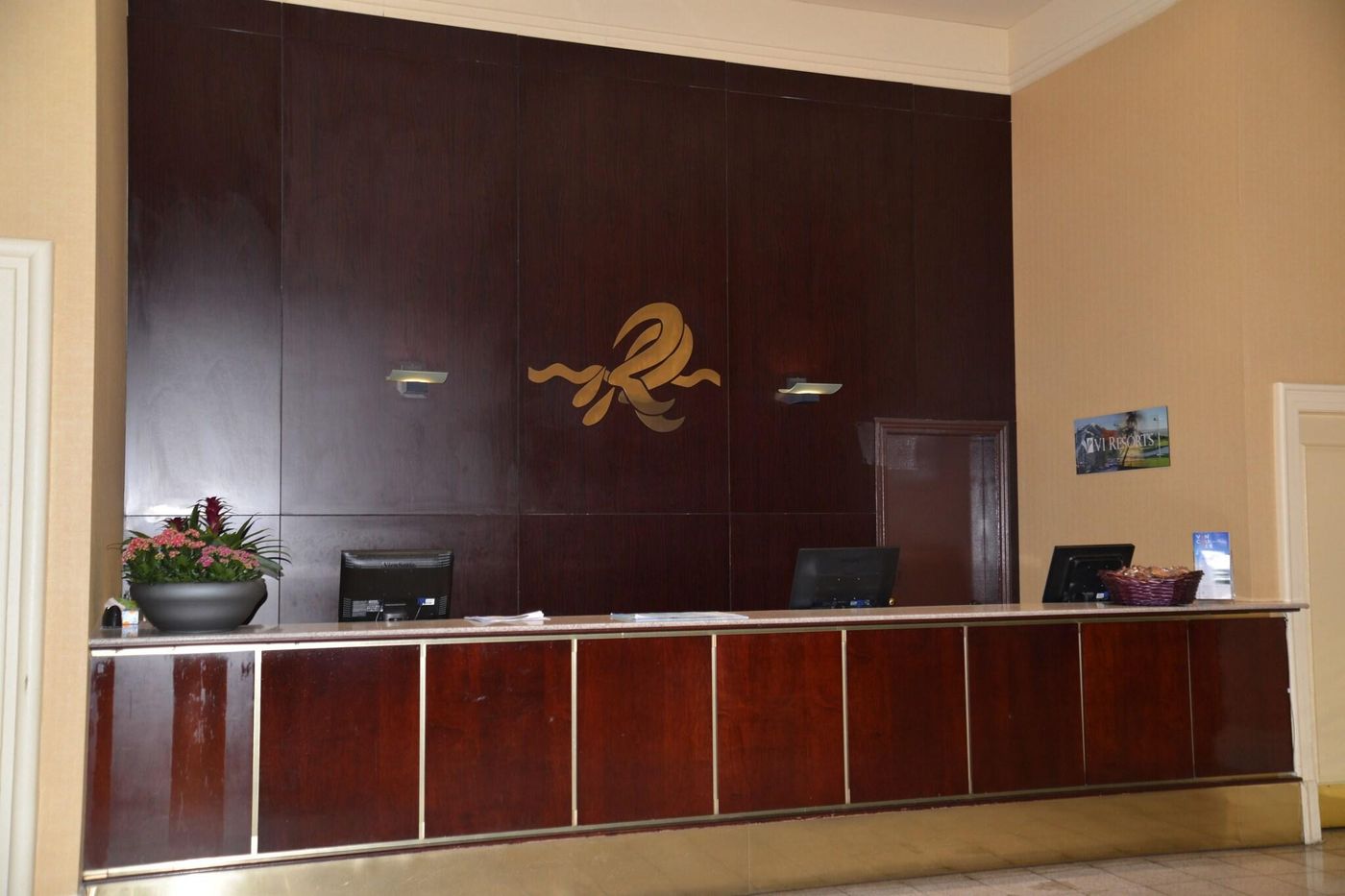 Rosedale-On-Robson-Suites-Hotel-Lobby-15