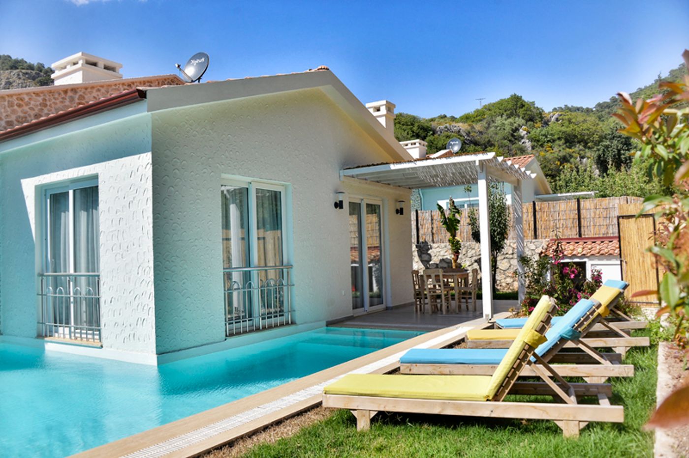 Golden Z Life Exclusive Hotel