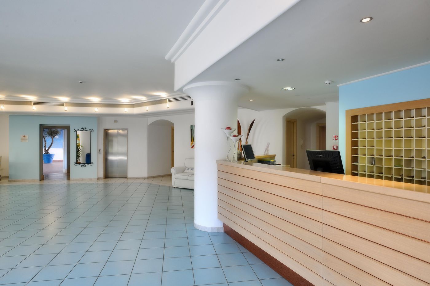 Cala-della-Torre-Lobby-47