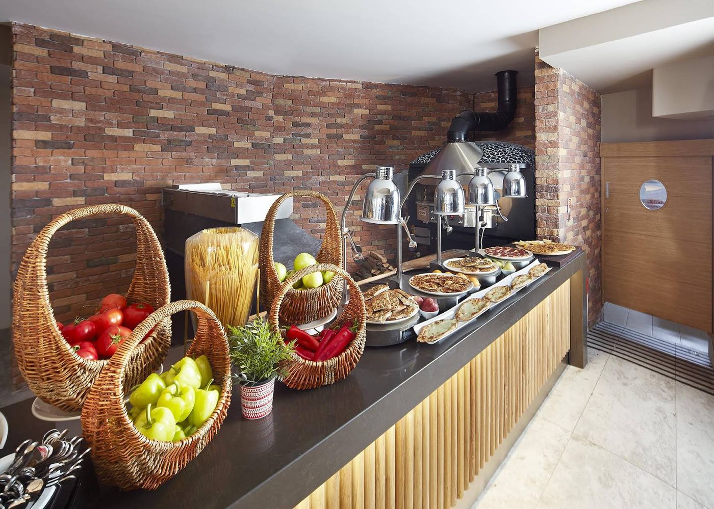 Lalila-Blue-Suites-Restaurant-14