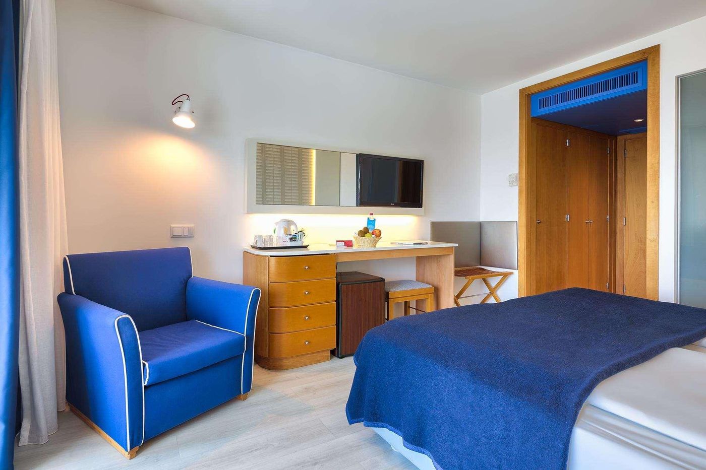 The-Views-Monumental-Room-27