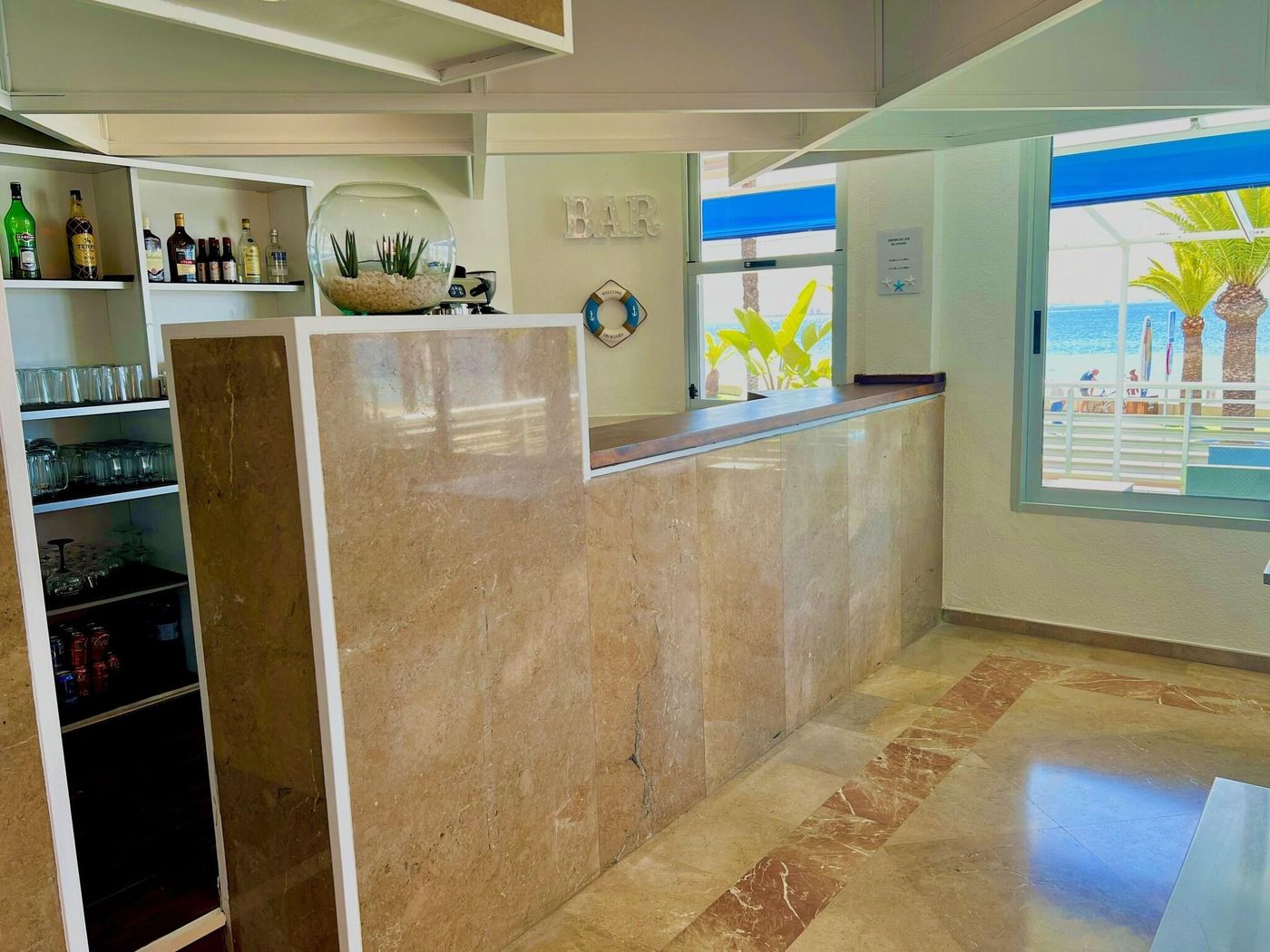 Hotel-Neptuno-Bar-23