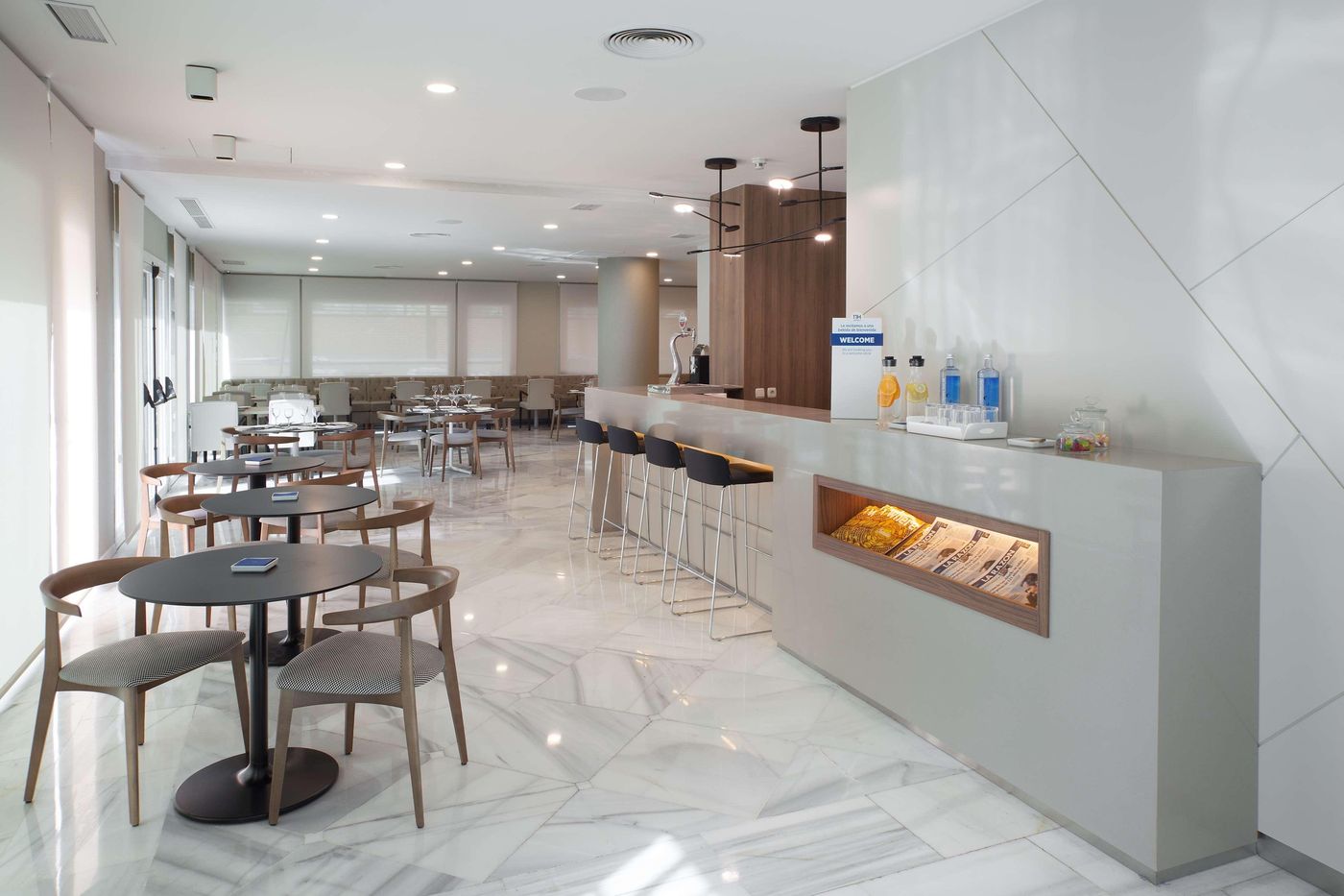 NH-Madrid-Barajas-Airport-Bar-5