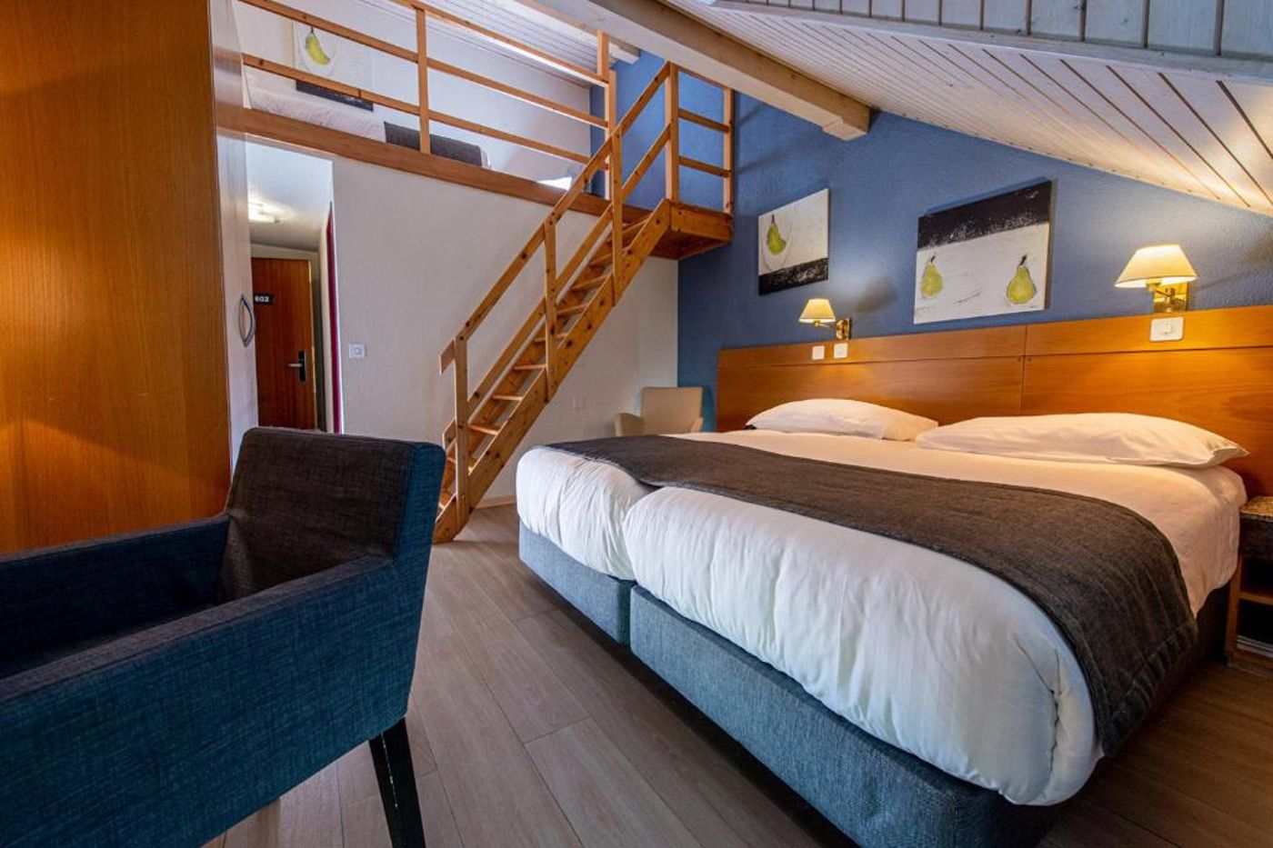 Des-Alpes-Geneva-Room-17