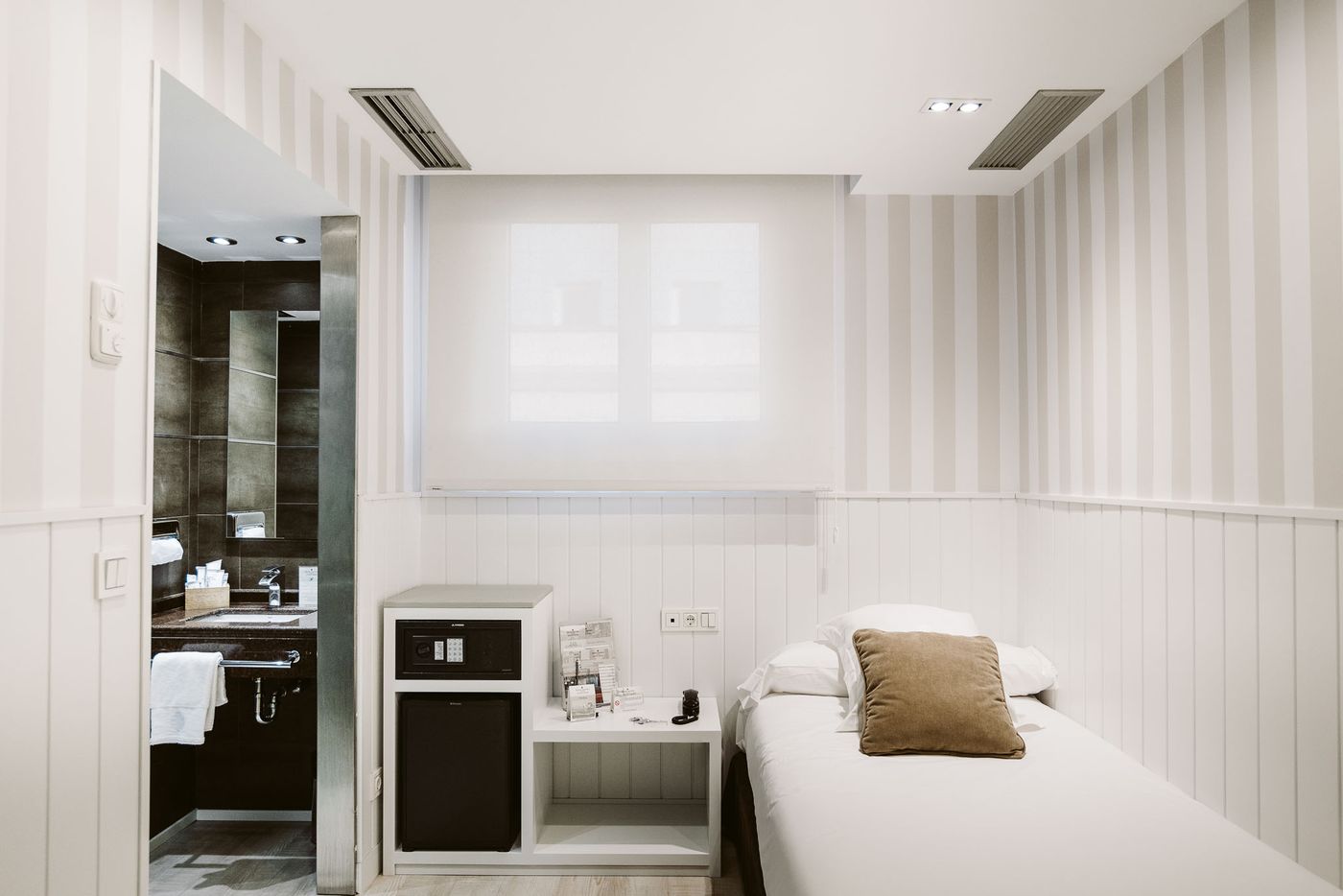 Abando-Spain-BILBAO-Room-8