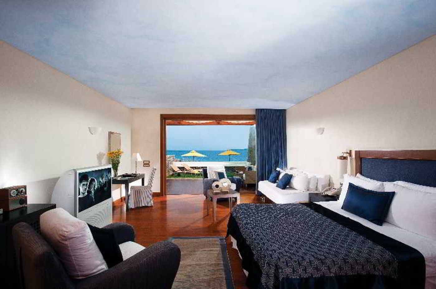 Grand-Resort-Lagonissi-Room-32