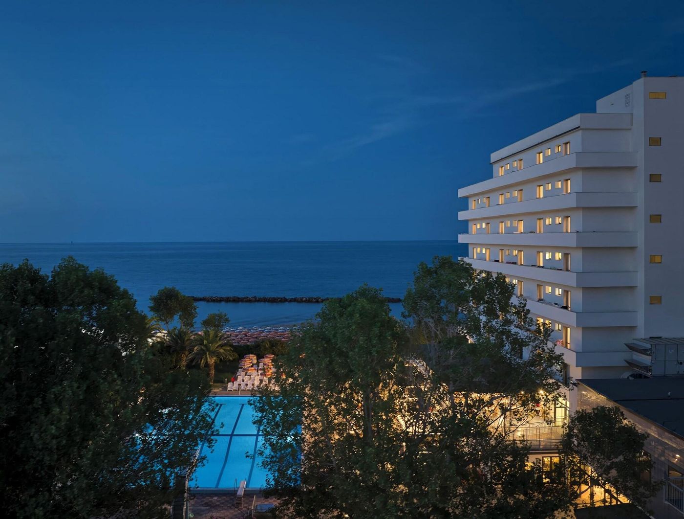 Serena-Majestic-Hotel-Residence-Bar-4